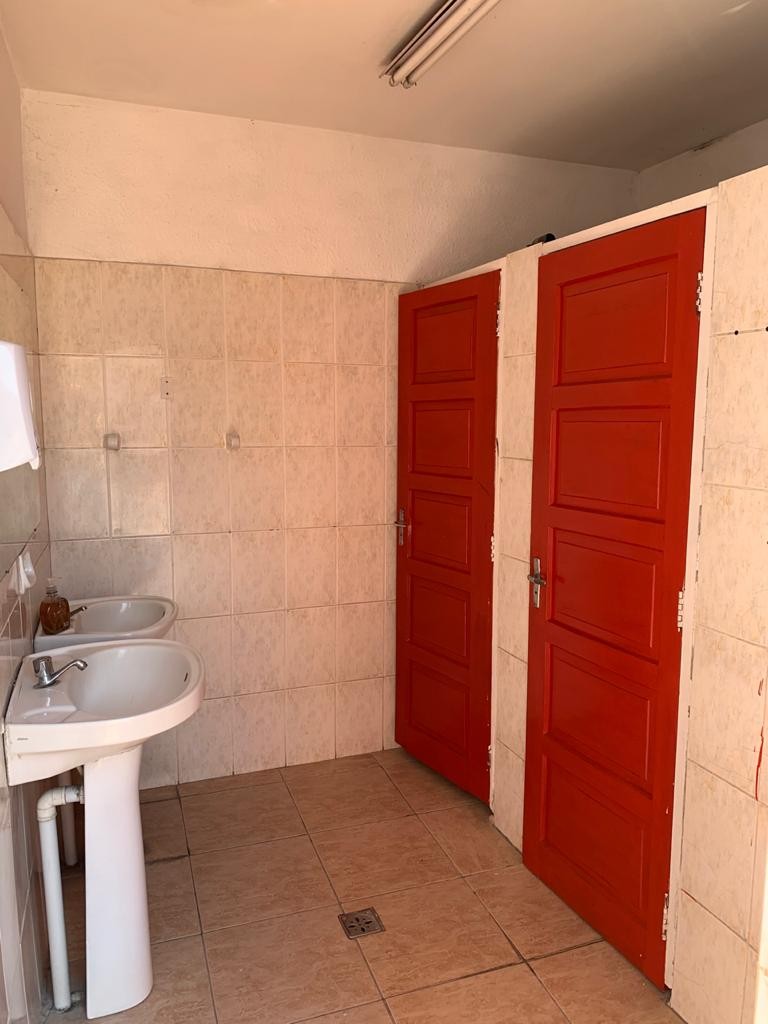 Local comercial en Centro en Santa Cruz de la Sierra  3 baños  Foto 5