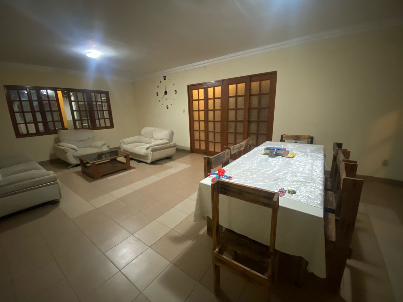 Casa en Entre 4to y 5to anillo Sur en Santa Cruz de la Sierra 4 dormitorios 3 baños 4 parqueos Foto 3