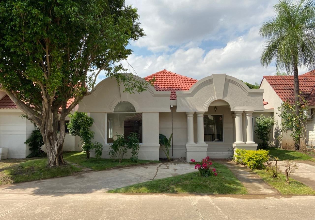 Casa en Entre 4to y 5to anillo Oeste en Santa Cruz de la Sierra 3 dormitorios 3 baños 2 parqueos Foto 2