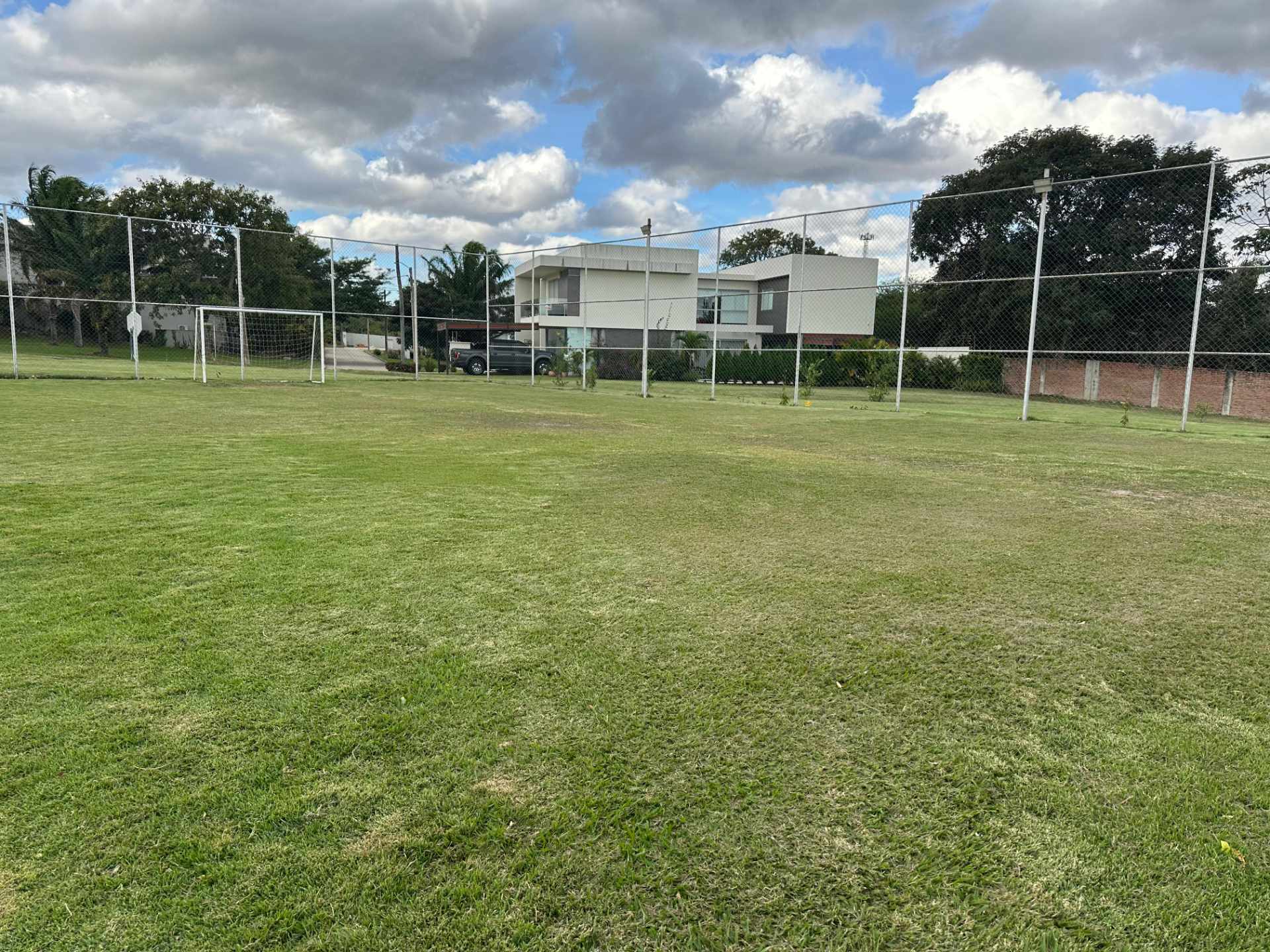 Casa en Urubó en Santa Cruz de la Sierra 4 dormitorios 5 baños 6 parqueos Foto 18