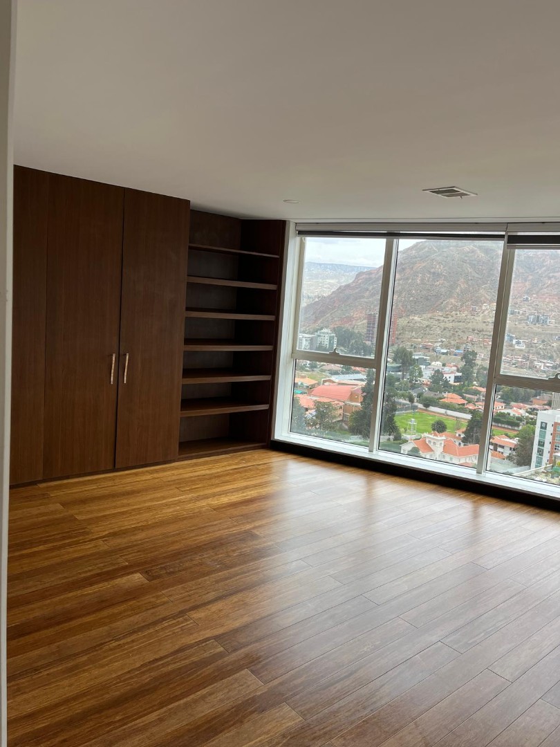 Departamento en AlquilerModerno Depto. en Alquiler
1 Dormitorio, Calacoto 1 dormitorios 1 baños 1 parqueos Foto 2