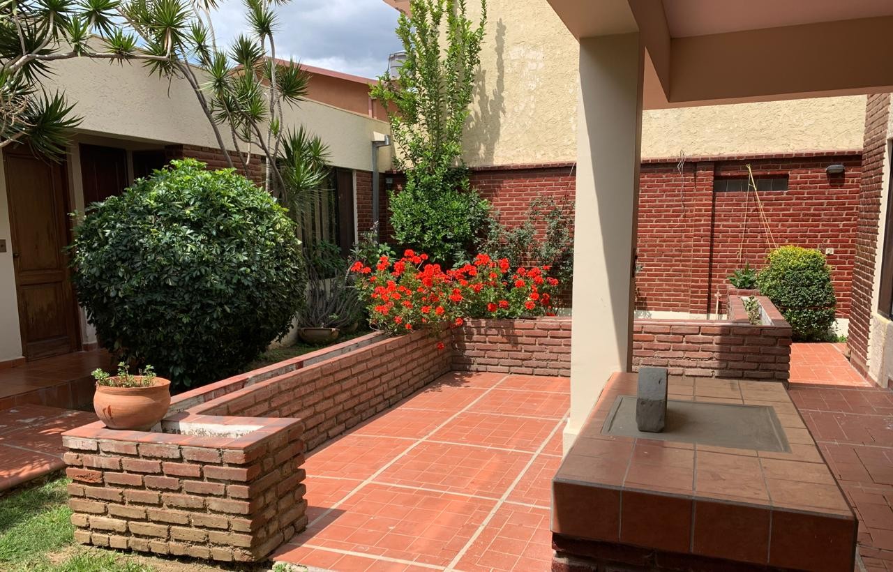 Casa en VentaParque Demetrio Canelas 6 dormitorios 4 baños 2 parqueos Foto 8