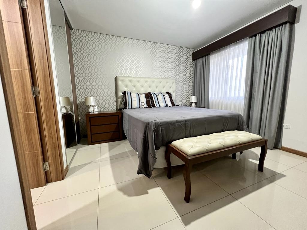 Casa En Venta Hermosa Casa de 3 Dormitorios en Condominio – Av. Piraí Zona de Condominios Foto 6