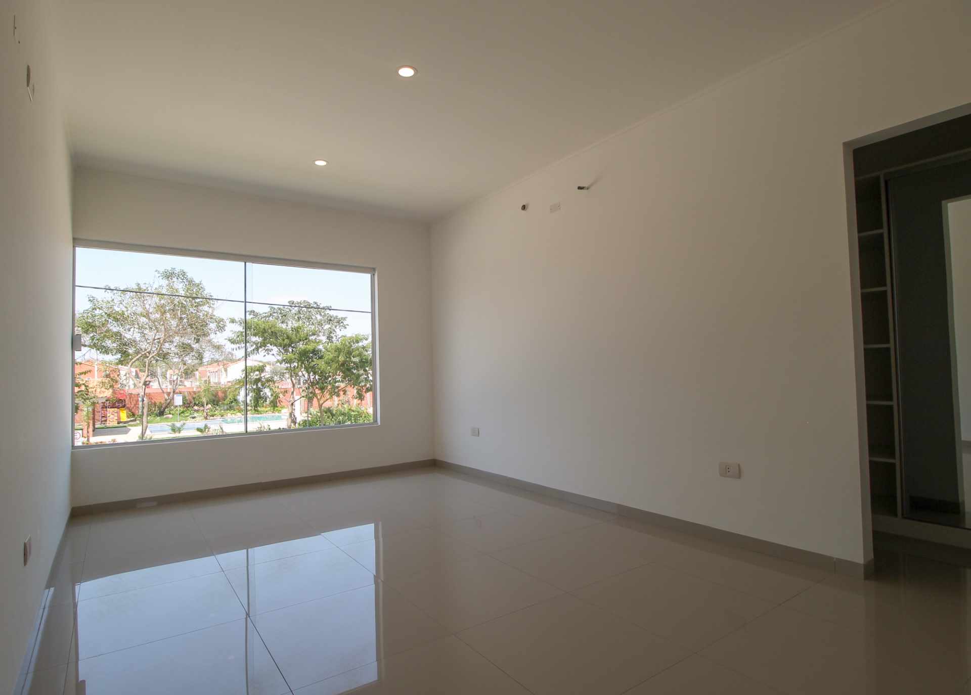 Casa en Carretera Norte en Santa Cruz de la Sierra 4 dormitorios 4 baños 3 parqueos Foto 5