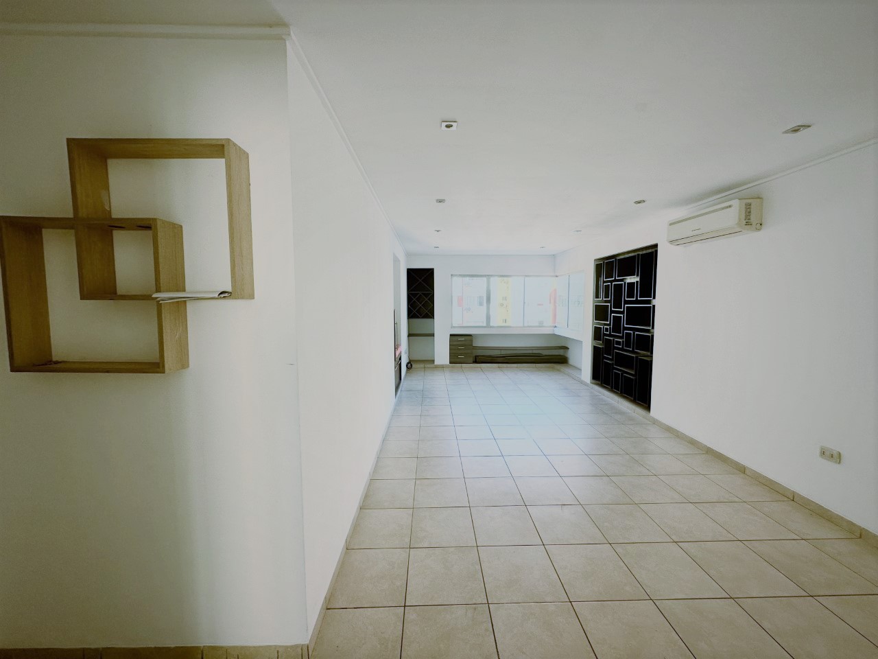 Departamento en VentaPrecio de Ocasión: En Venta Amplio y Hermoso Depto de 134 m2 Equipado con Garaje Incluido 4 dormitorios 4 baños 1 parqueos Foto 1