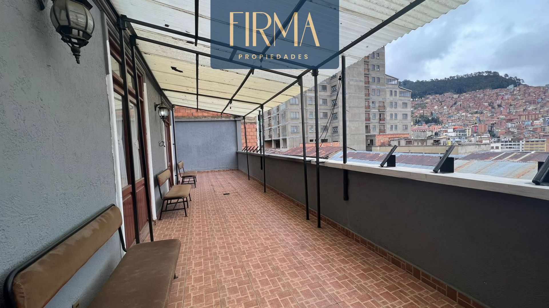 Edificio en VentaEDIFICIO/HOTEL CON LOCALES EN VENTA EN LA AV. ILLAMPU 10 dormitorios 10 baños 4 parqueos Foto 2