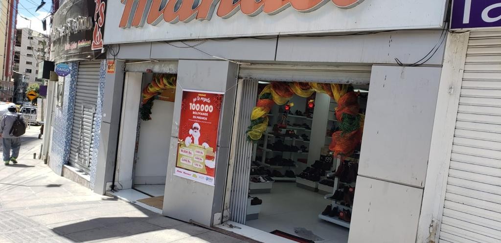 Local comercial en VentaAv Saavedra Local Comercial   1 baños  Foto 5