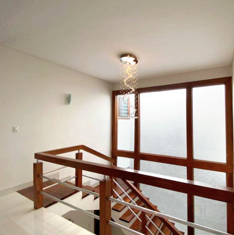 Casa en AnticréticoANTICRETICO
Zona Norte
Av. Alemana 2do y 3er anillo 4 dormitorios 4 baños 4 parqueos Foto 21