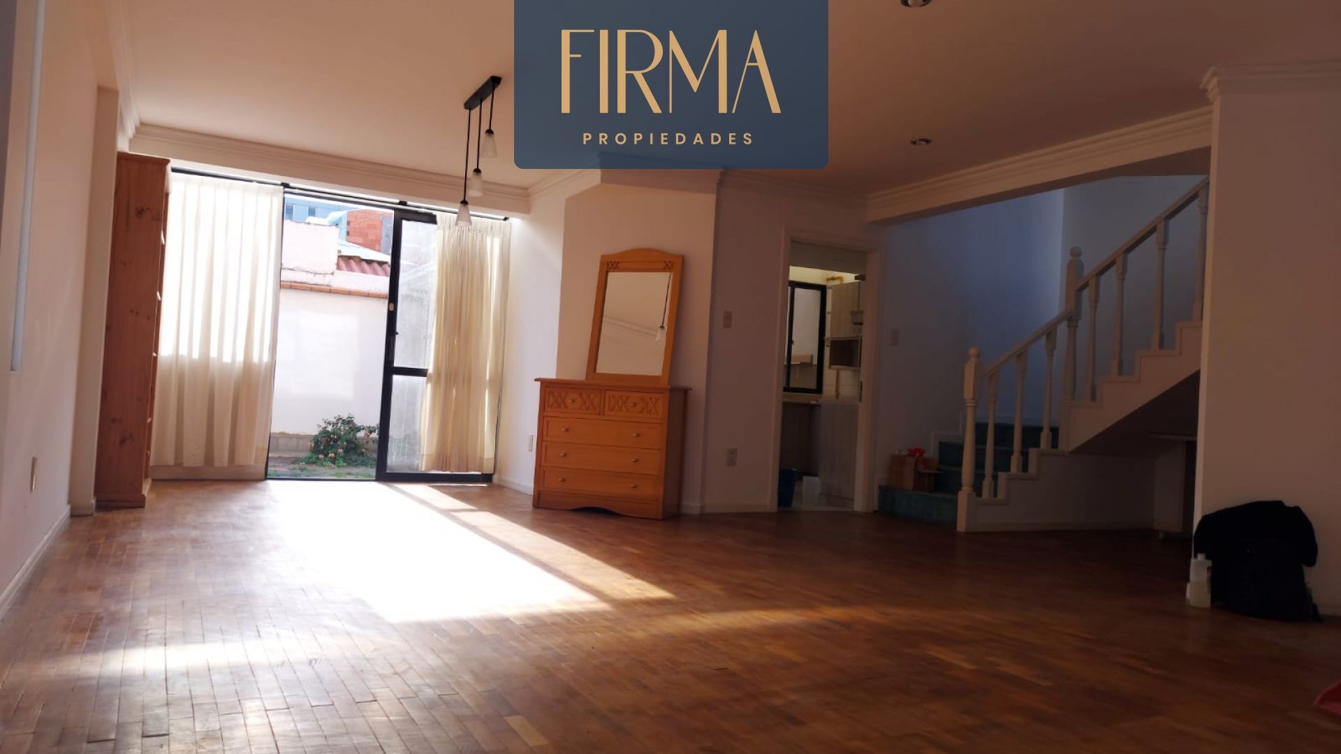 Casa en Cota Cota en La Paz 3 dormitorios 4 baños 2 parqueos Foto 1