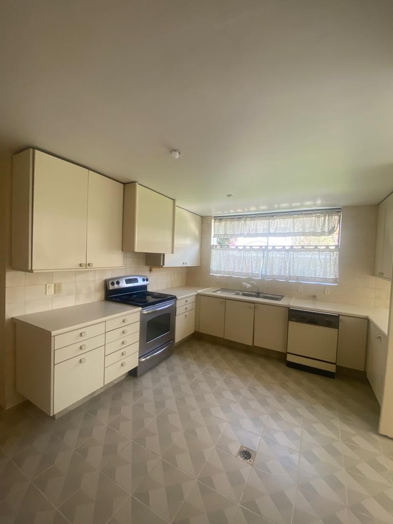 Casa Linda Casa Vacía en Alquiler o Venta
4 dormitorios en suite, Zona Irpavi
 Foto 8