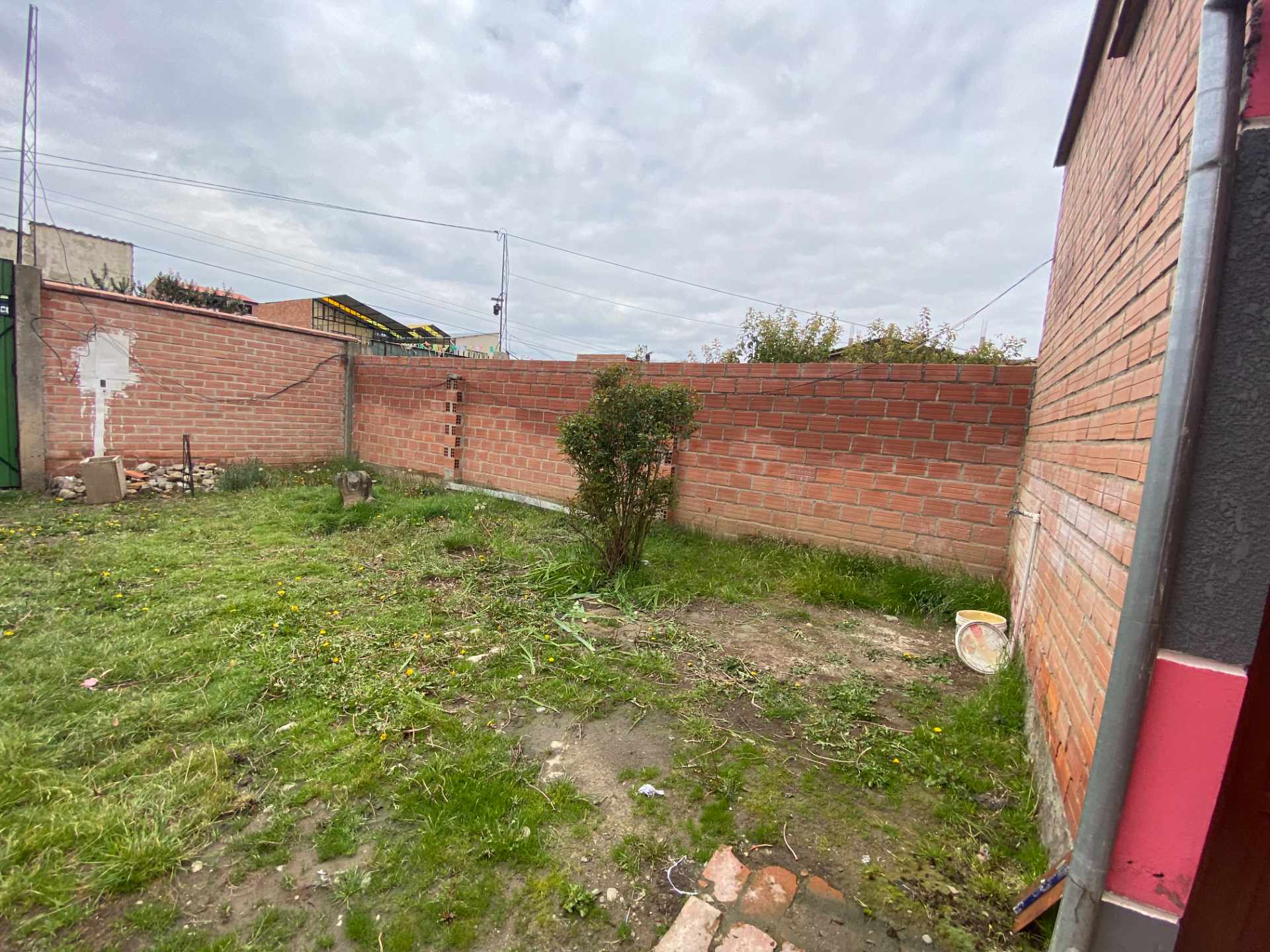 Casa en Cosmos 79 en El Alto 5 dormitorios 2 baños 2 parqueos Foto 4