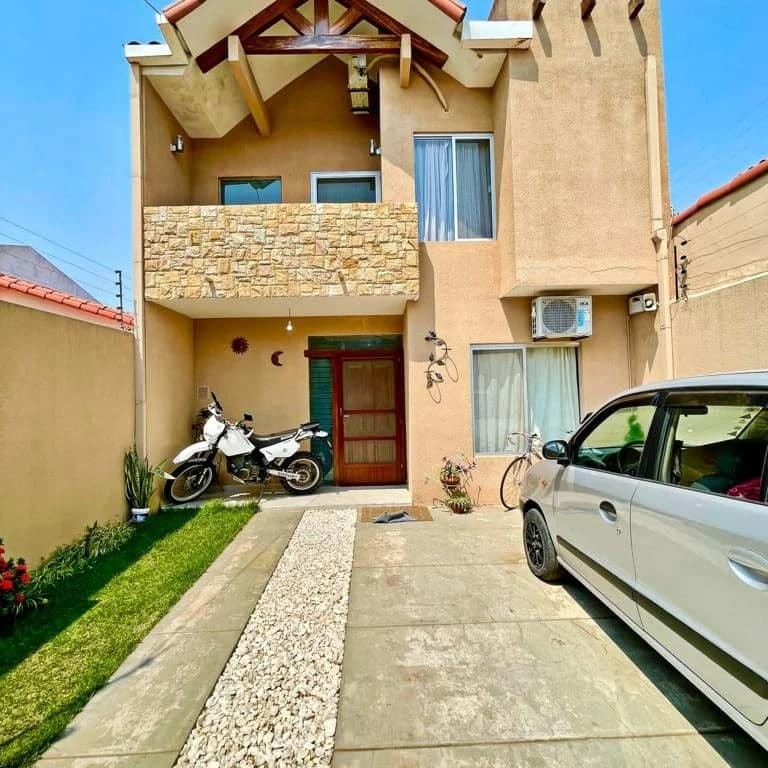 Casa en Entre 8vo y 9no anillo Norte en Santa Cruz de la Sierra 4 dormitorios 3 baños 2 parqueos Foto 1