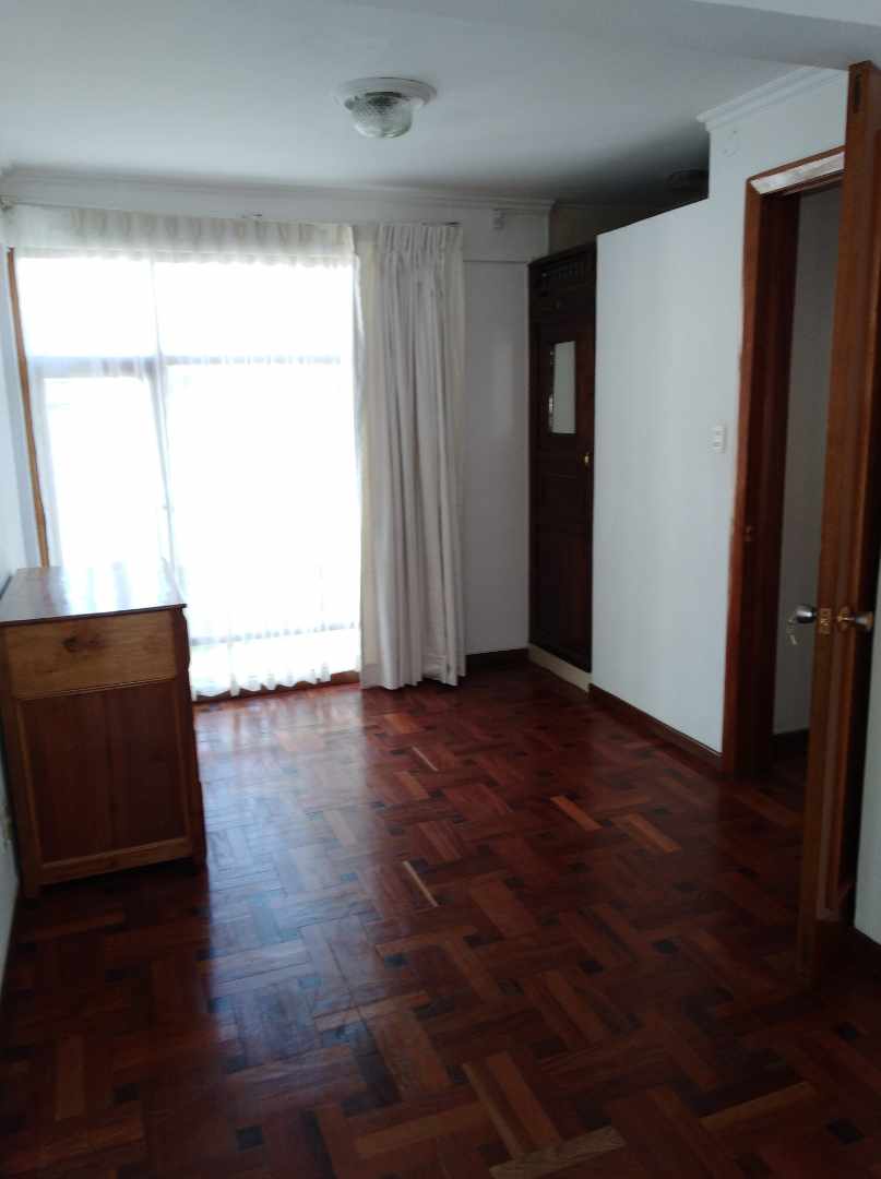 Casa en Calacoto en La Paz 6 dormitorios 4 baños  Foto 10