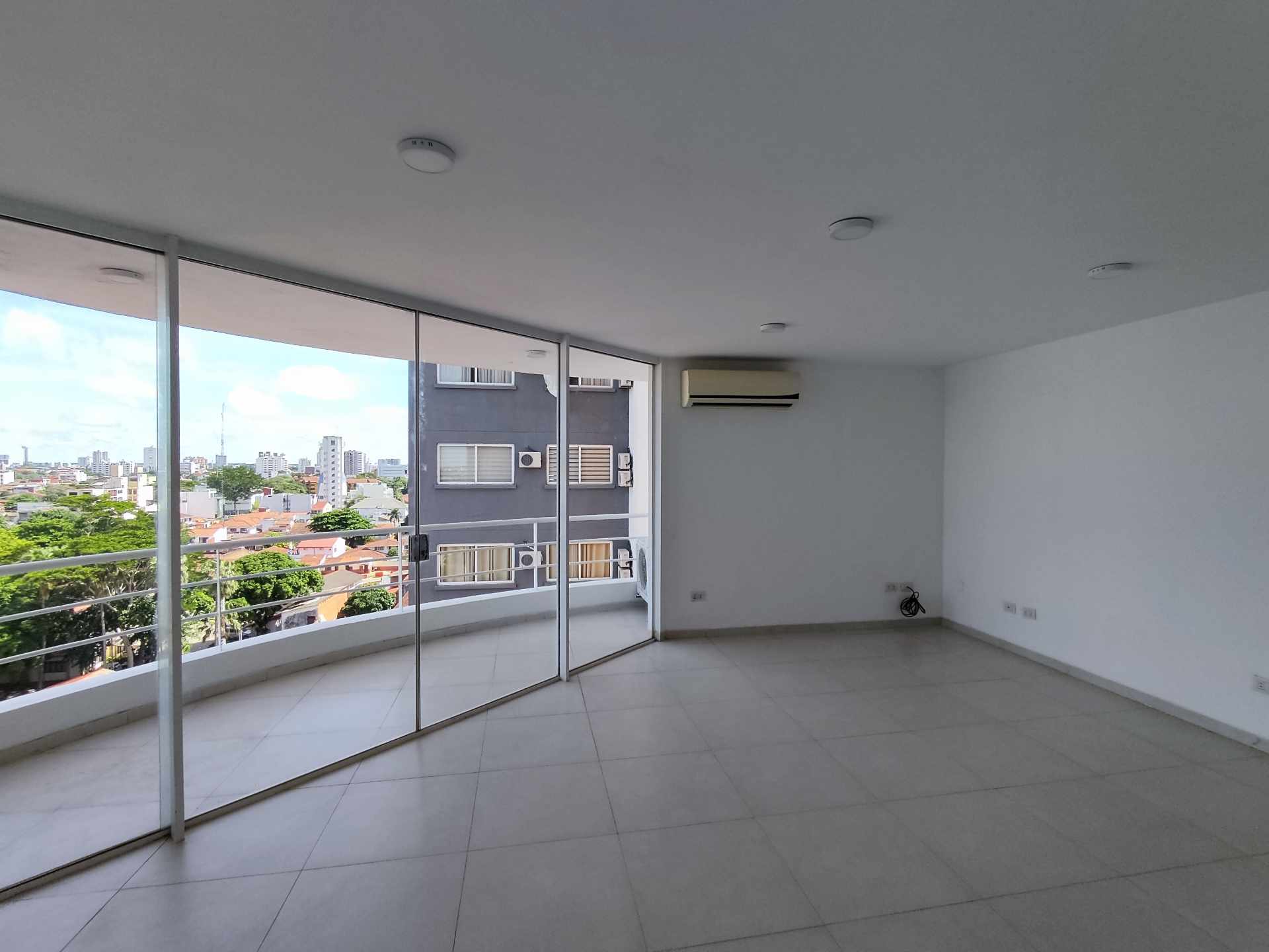 Departamento Torres Geranios, entre 1er y 2do anillo Foto 1