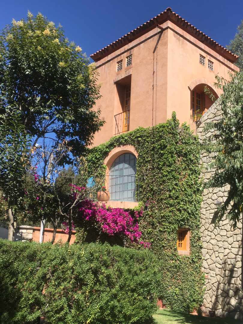 Casa en AlquilerCalle 10 Calacoto 4 dormitorios 4 baños 2 parqueos Foto 2