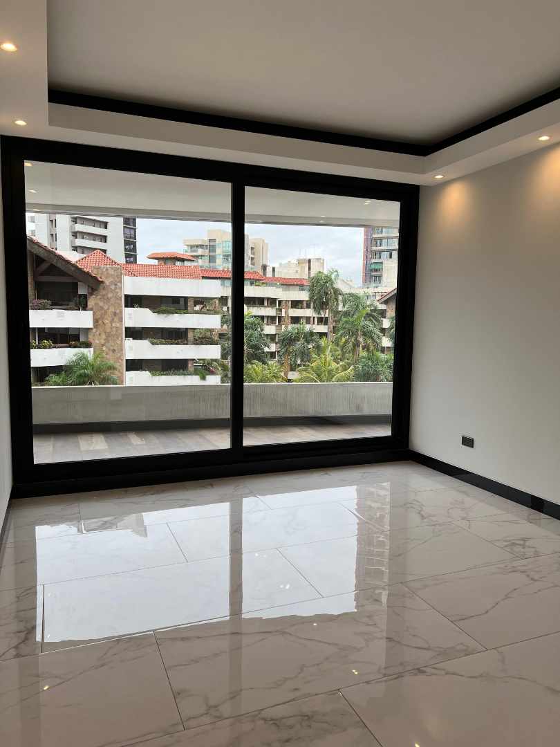 Departamento en Equipetrol en Santa Cruz de la Sierra 2 dormitorios 3 baños  Foto 14
