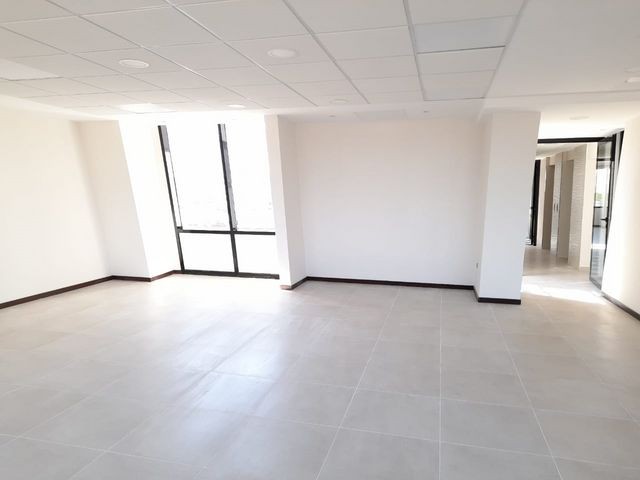 Oficina en VentaAV. VELARDE  4 dormitorios 2 baños  Foto 4