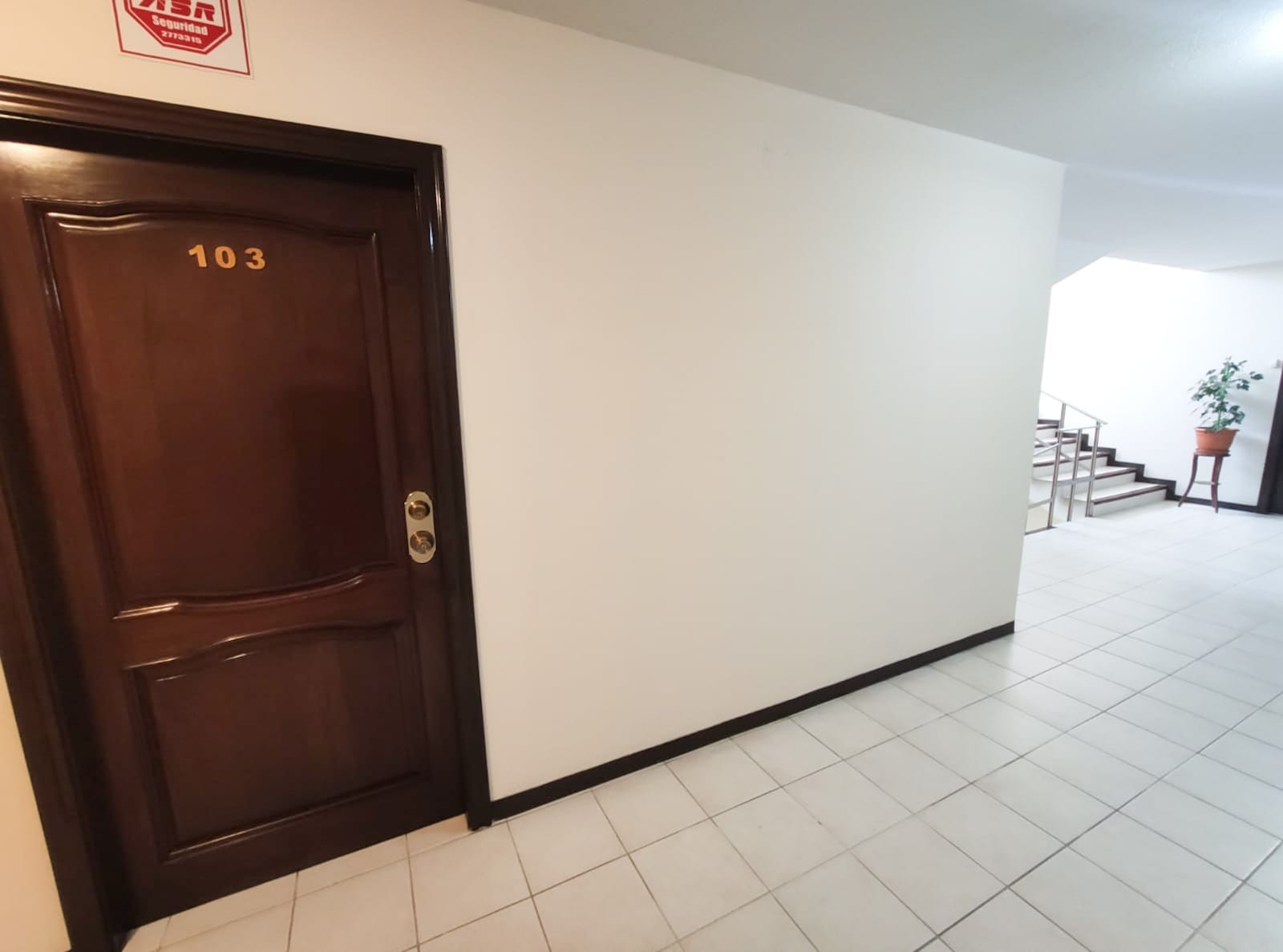 Oficina en Los Pinos en La Paz 1 dormitorios 1 baños  Foto 7