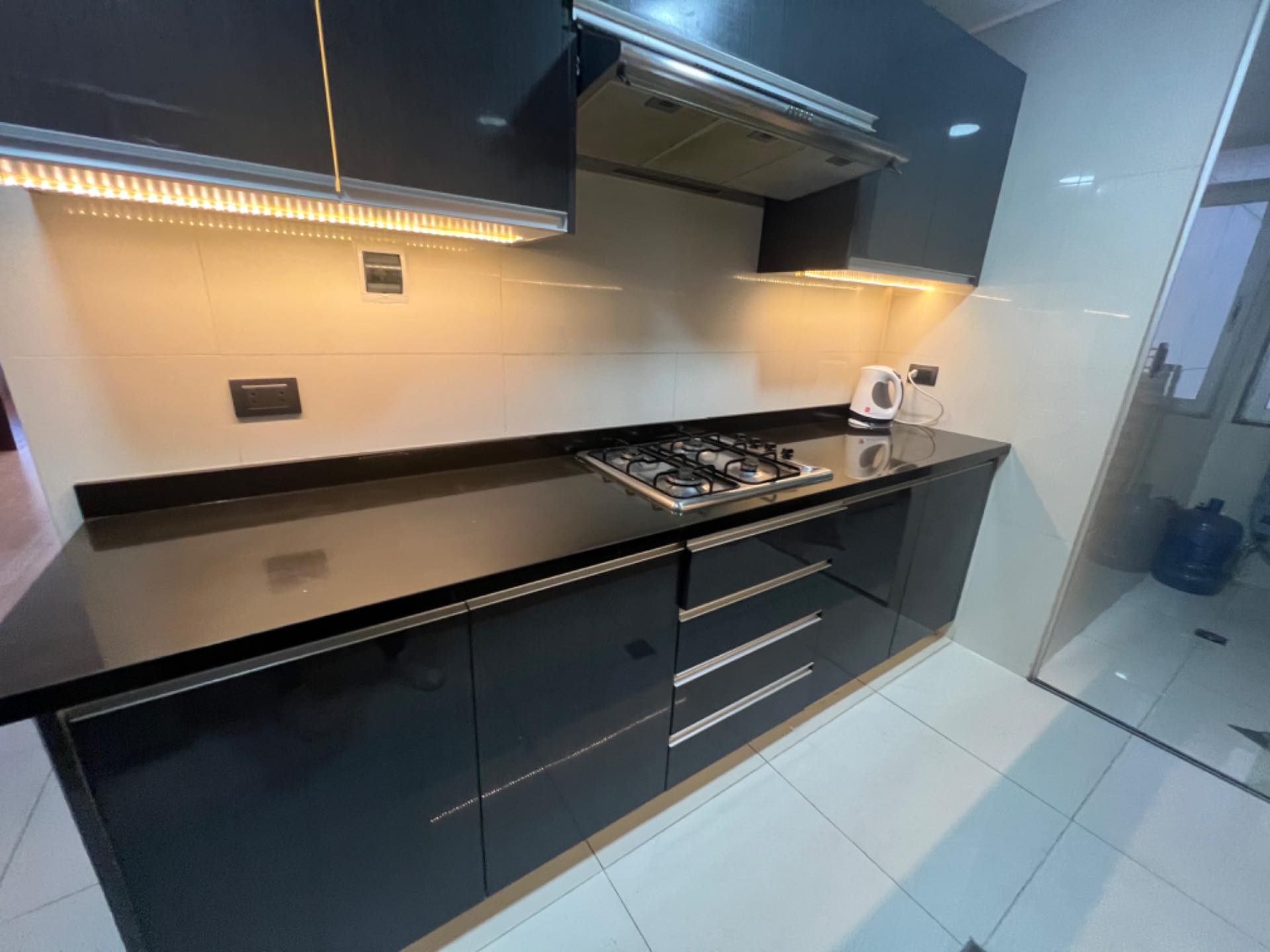 Departamento en AlquilerCalle 10 de calacoto avenida principal  3 dormitorios 3 baños 1 parqueos Foto 15