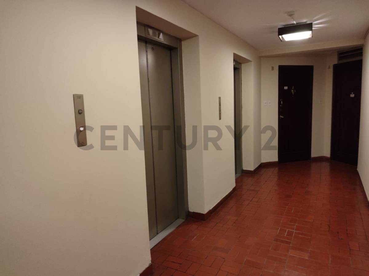 Departamento en San Jorge en La Paz 2 dormitorios 3 baños 1 parqueos Foto 2