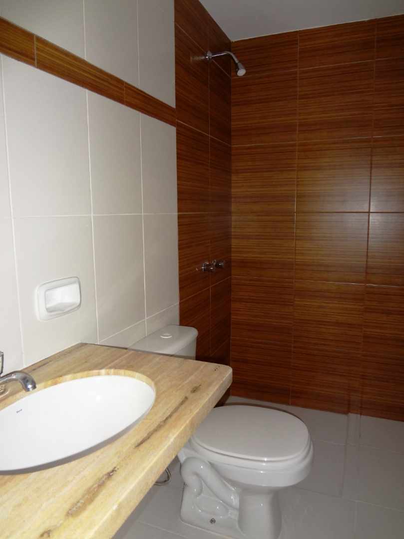 Departamento en AlquilerCalle Ingavi frente a coliseo Eugenio Verde Ramo Foto 3