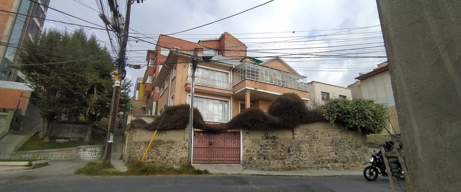 Casa en Sopocachi en La Paz 4 dormitorios 3 baños 2 parqueos Foto 1