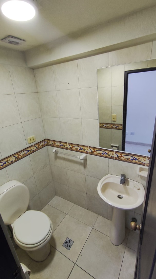 Oficina en Entre 1er y 2do anillo Norte en Santa Cruz de la Sierra 2 dormitorios 1 baños  Foto 7