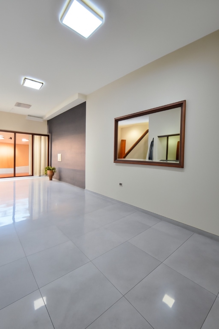 Casa en Entre 4to y 5to anillo Norte en Santa Cruz de la Sierra 4 dormitorios 3 baños 2 parqueos Foto 8