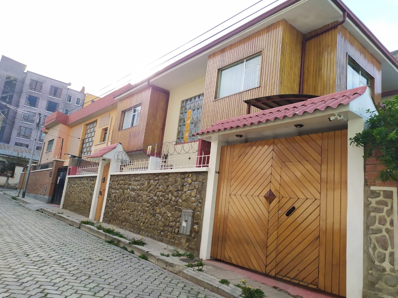 Casa en Miraflores en La Paz 4 dormitorios 4 baños 3 parqueos Foto 1