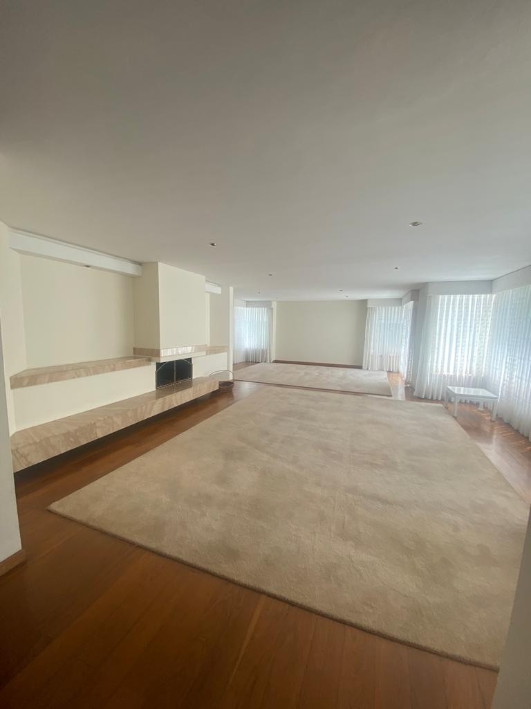 Casa Linda Casa Vacía en Alquiler o Venta
4 dormitorios en suite, Zona Irpavi
 Foto 2