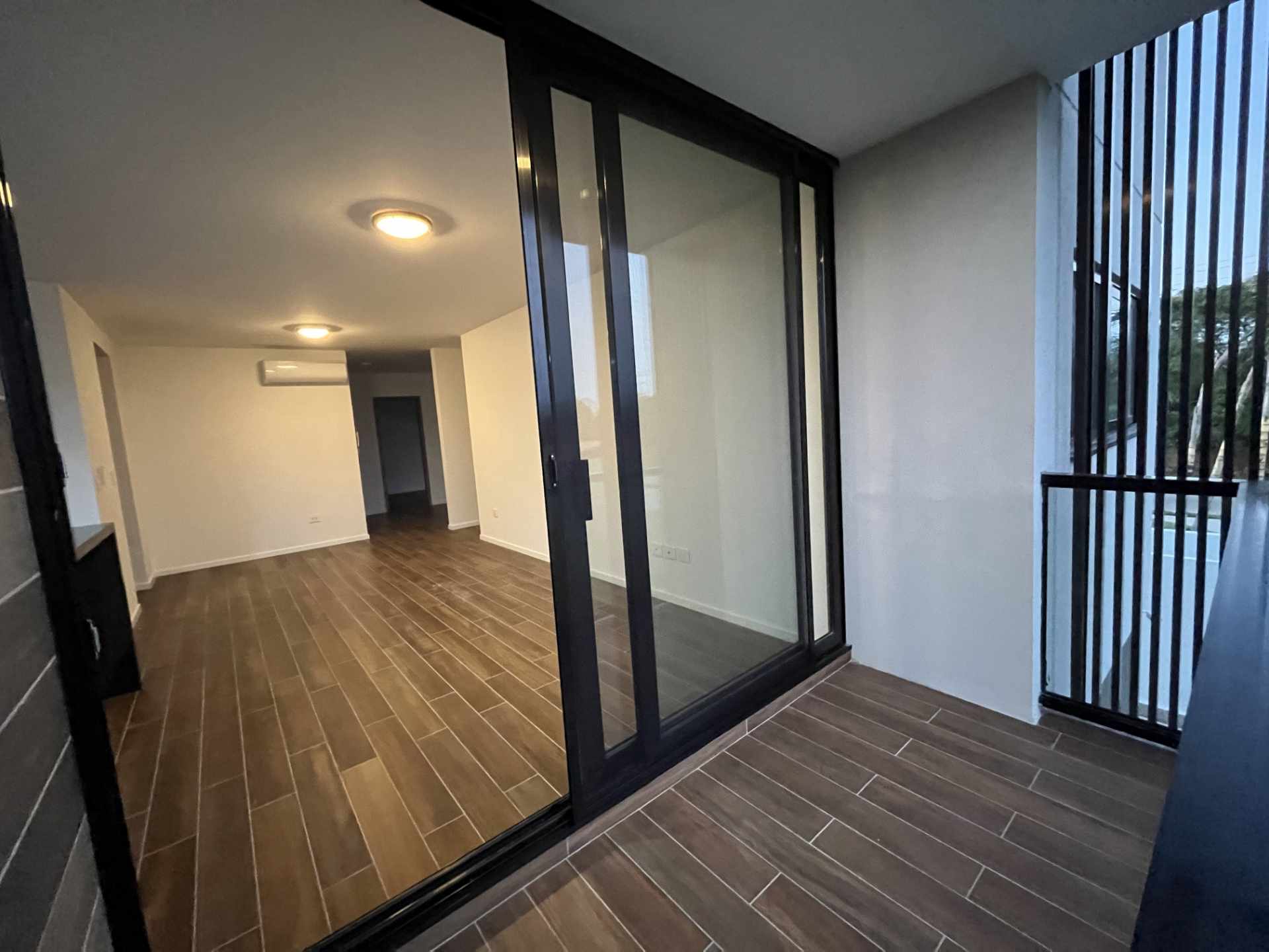Departamento en AlquilerAv. Banzer 8vo Anillo - Remanso 4 dormitorios 3 baños 2 parqueos Foto 7