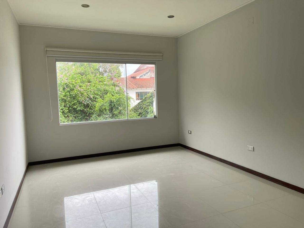 Casa en Entre 3er y 4to anillo Oeste en Santa Cruz de la Sierra 4 dormitorios 6 baños 4 parqueos Foto 27