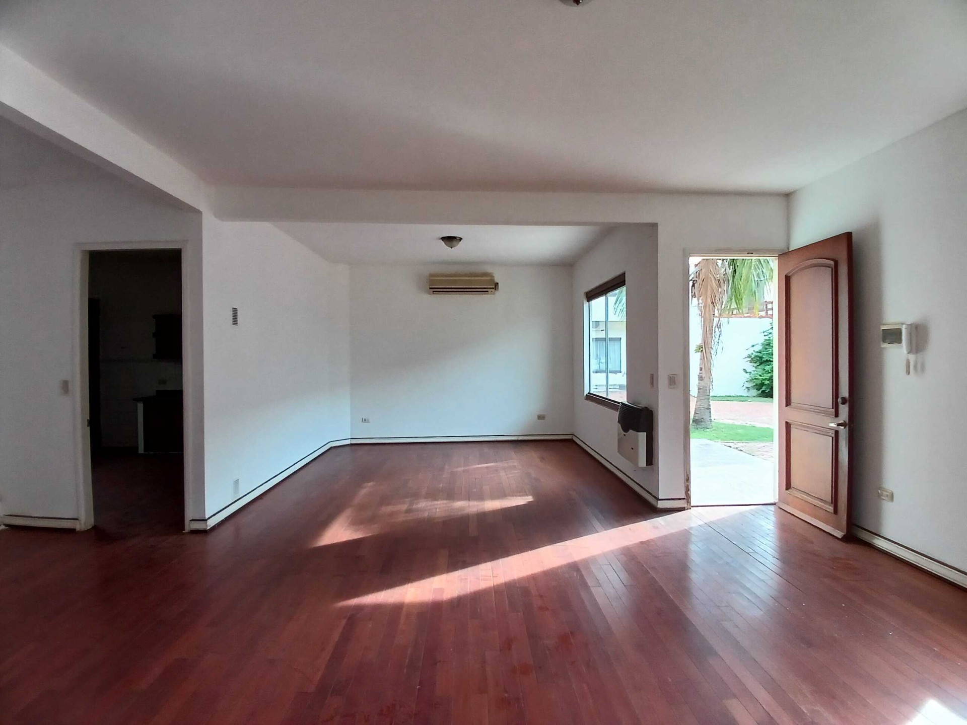 Casa en Entre 4to y 5to anillo Norte en Santa Cruz de la Sierra 3 dormitorios 3 baños 2 parqueos Foto 4