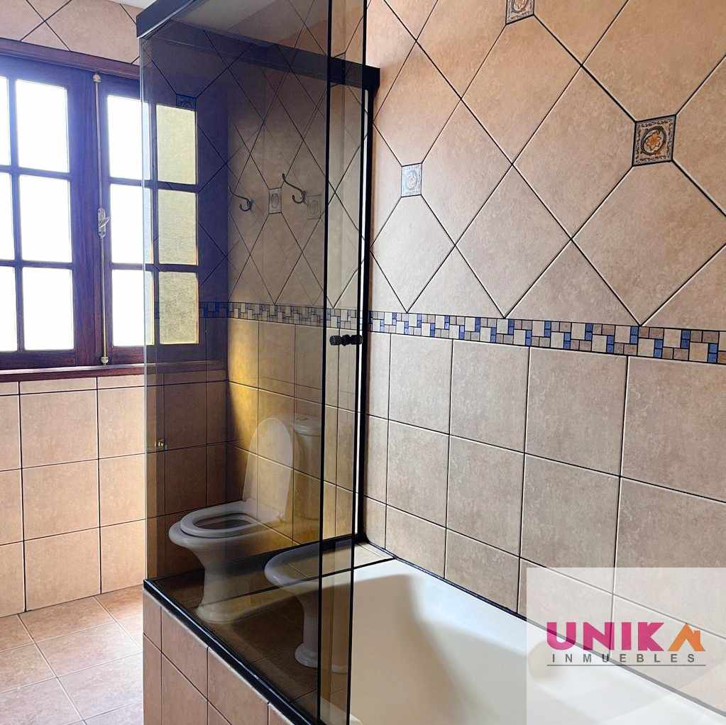 Casa en Alquiler🏡 AMPLIA Y HERMOSA CASA EN ALQUILER, AUQUISAMAÑA.  3 dormitorios 3 baños 3 parqueos Foto 11