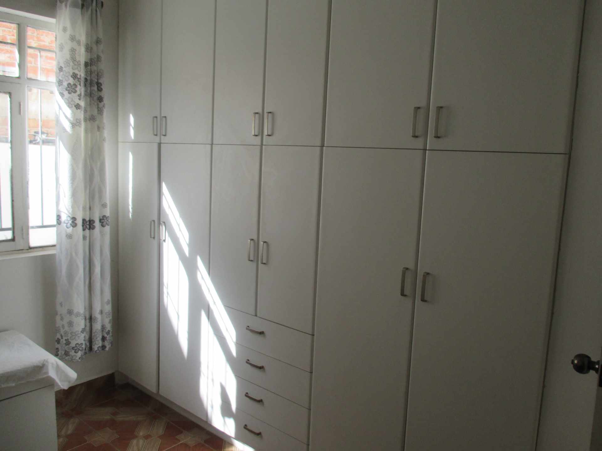 Casa en Aranjuez en Cochabamba 4 dormitorios 4 baños 3 parqueos Foto 8