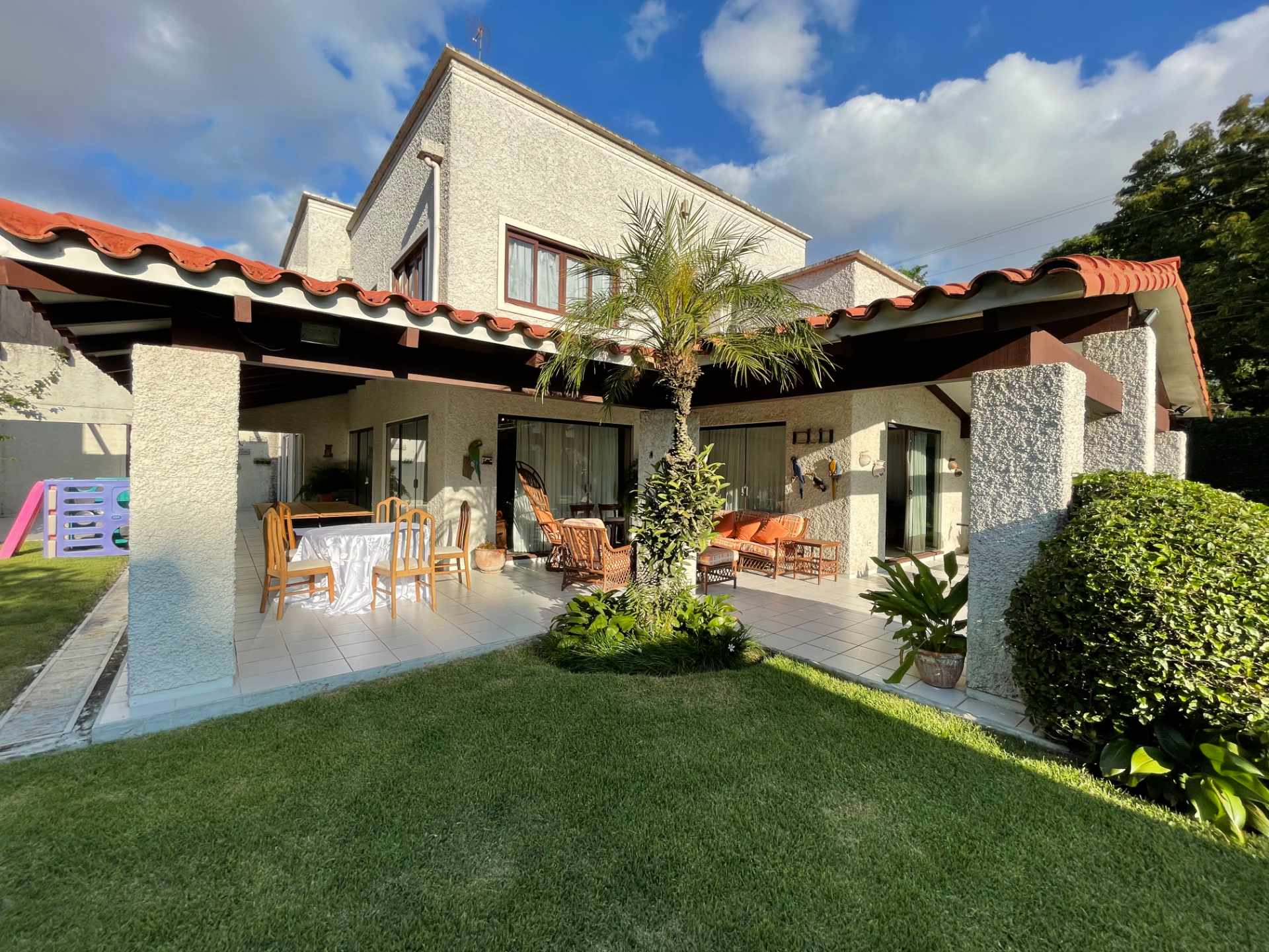 Casa en Entre 4to y 5to anillo Oeste en Santa Cruz de la Sierra 3 dormitorios 6 baños 4 parqueos Foto 4