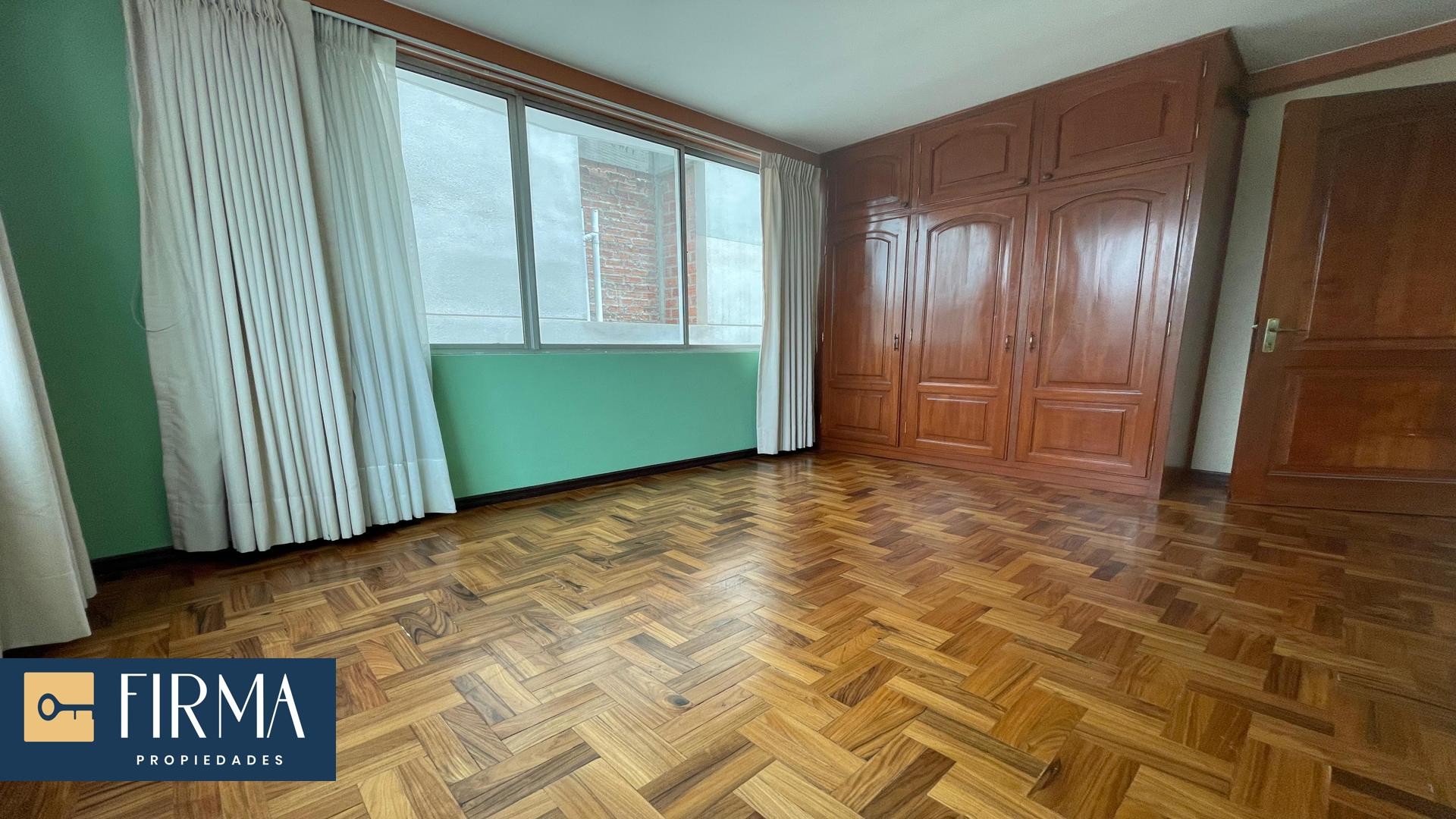 Departamento en VentaDEPARTAMENTO DUPLEX EN VENTA EN ACHUMANI BAJO CALLE 11 CON TERRAZA PRIVADA 3 dormitorios 4 baños 1 parqueos Foto 17