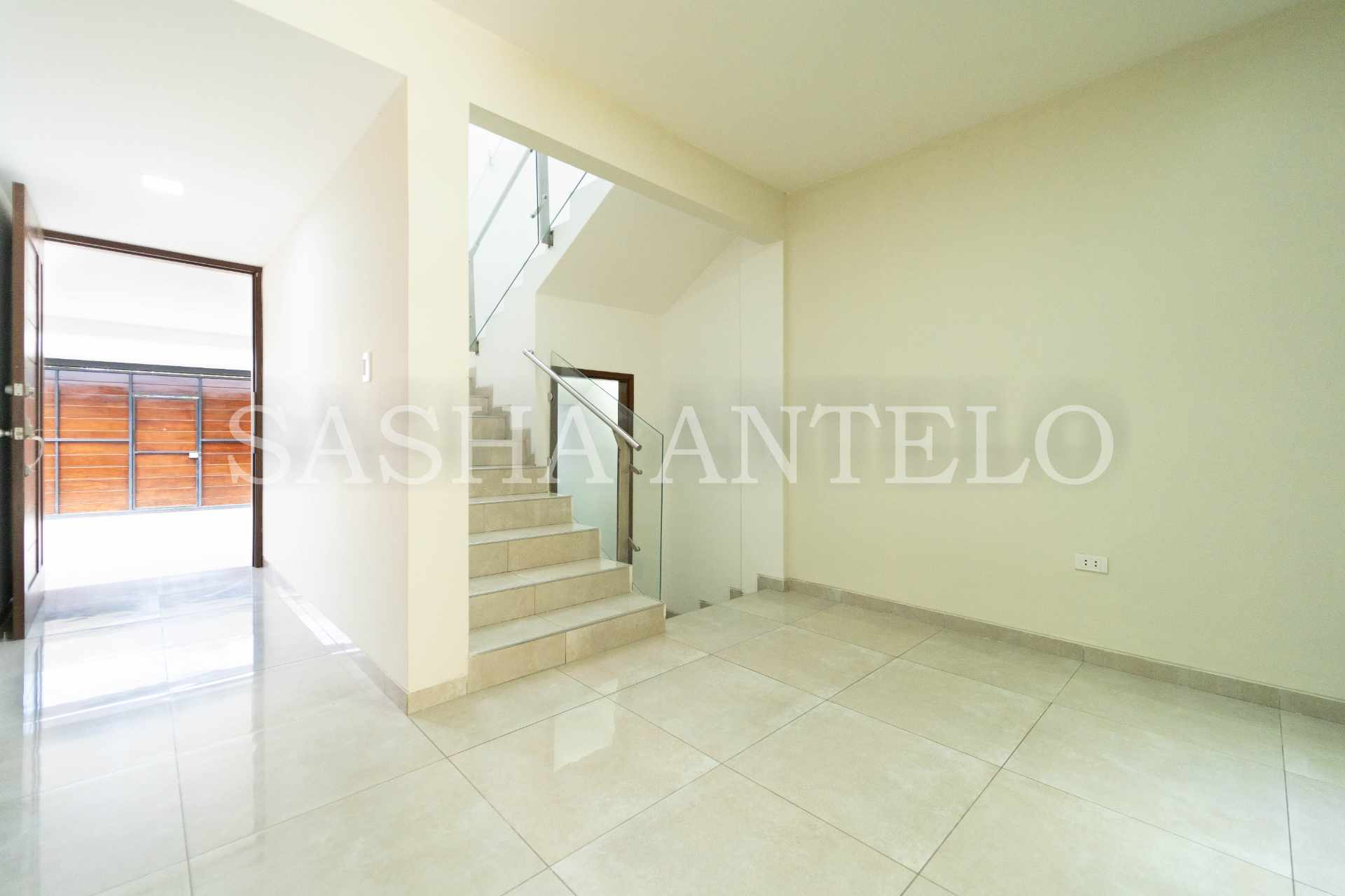 Casa en VentaCASA EN VENTA - 5° ANILLO ZONA NORTE BANZER 6 dormitorios 4 baños 3 parqueos Foto 21