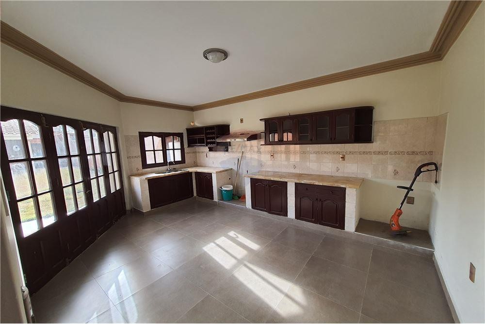 Casa en San Jorge en Tarija 4 dormitorios 4 baños 2 parqueos Foto 4