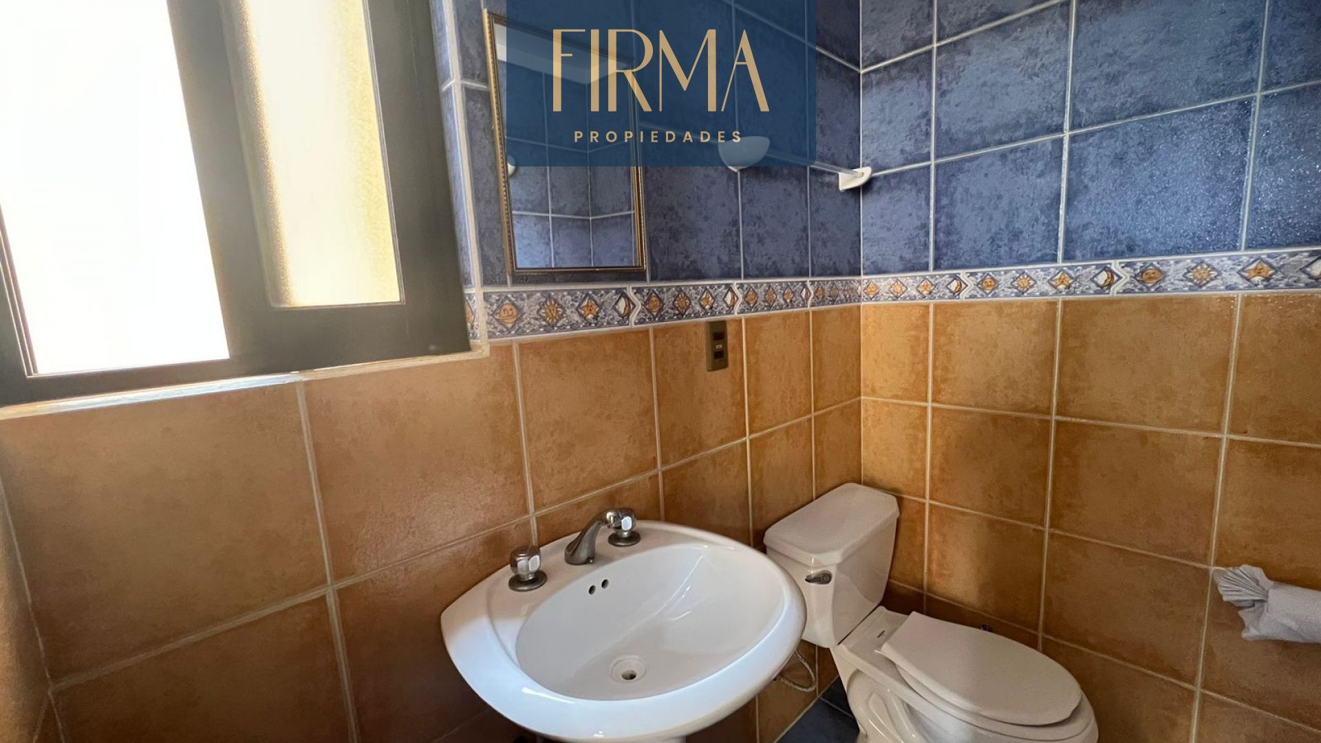 Edificio en VentaEDIFICIO/HOTEL CON LOCALES EN VENTA EN LA AV. ILLAMPU 10 dormitorios 10 baños 4 parqueos Foto 21