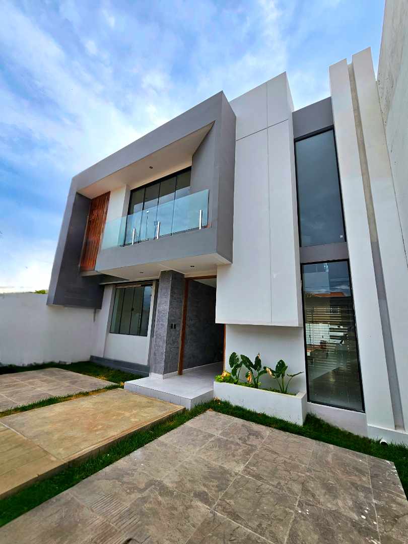 Casa en VentaZona Norte km 8½ (Mainter)
HERMOSA CASA INDEPENDIENTE  3 dormitorios 4 baños 2 parqueos Foto 4