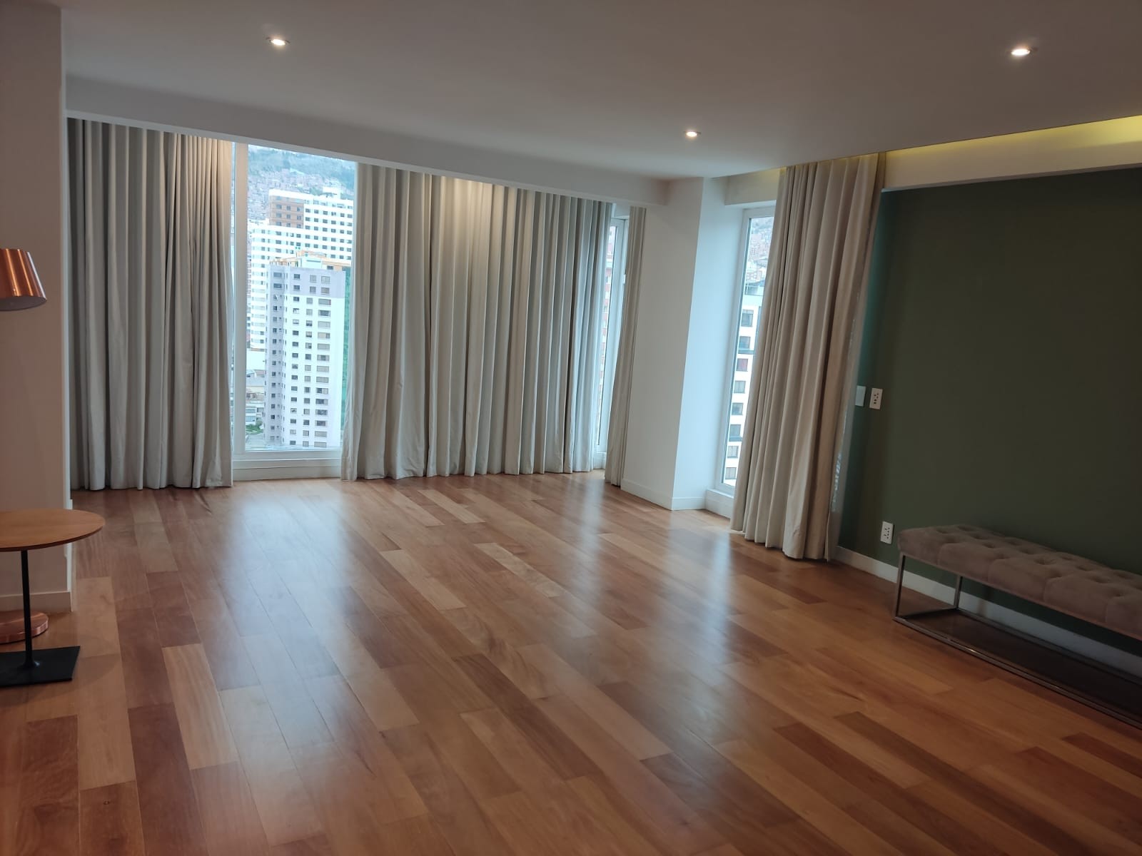 Departamento en AlquilerAv. 6 de agosto y esquina belisario salina, edif Carlos David Foto 30