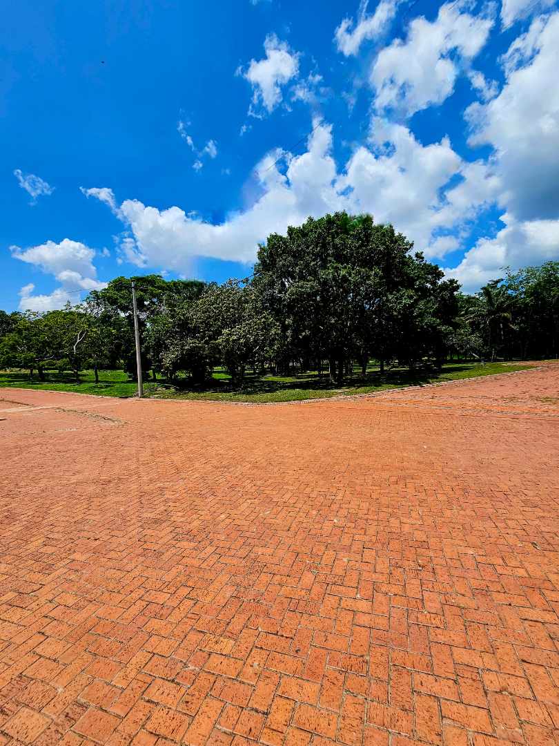 Terreno en VentaURUBÓ 
Condominio cerrado 
Jade del Urubó (Lote en esquina) Foto 7