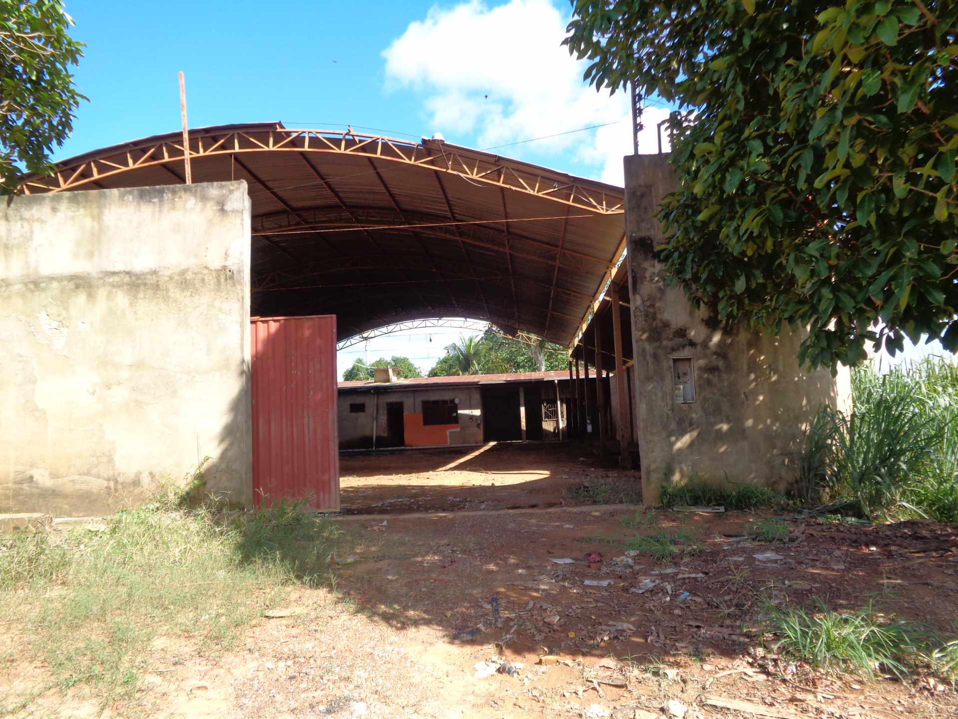 Galpón en VentaAv. Acre s/n detrás de la Universidad Amazónica de Pando,  Urbanización Las Palmas, manzano 215, predio 015, distrito 04 de la ciudad Cobija.    Foto 1