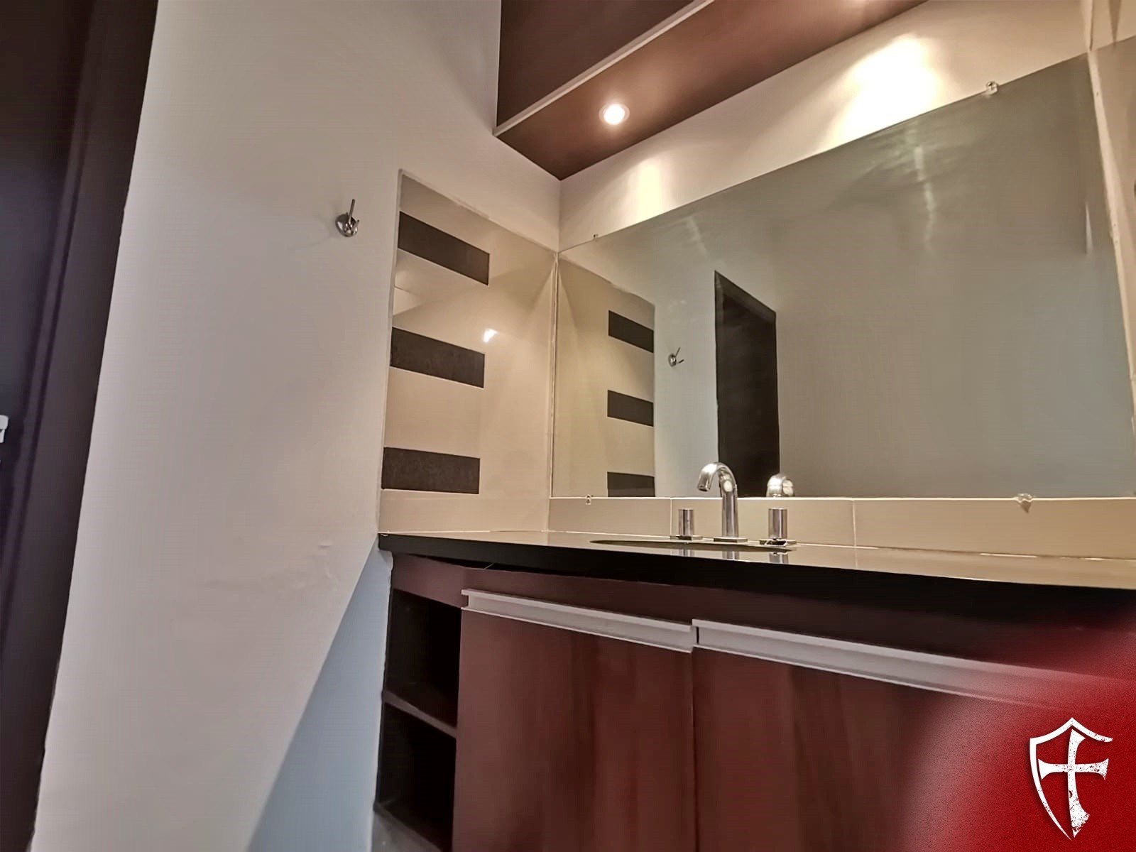 Departamento en AlquilerSegundo anillo entre Pirai y Roca Coronado Foto 12