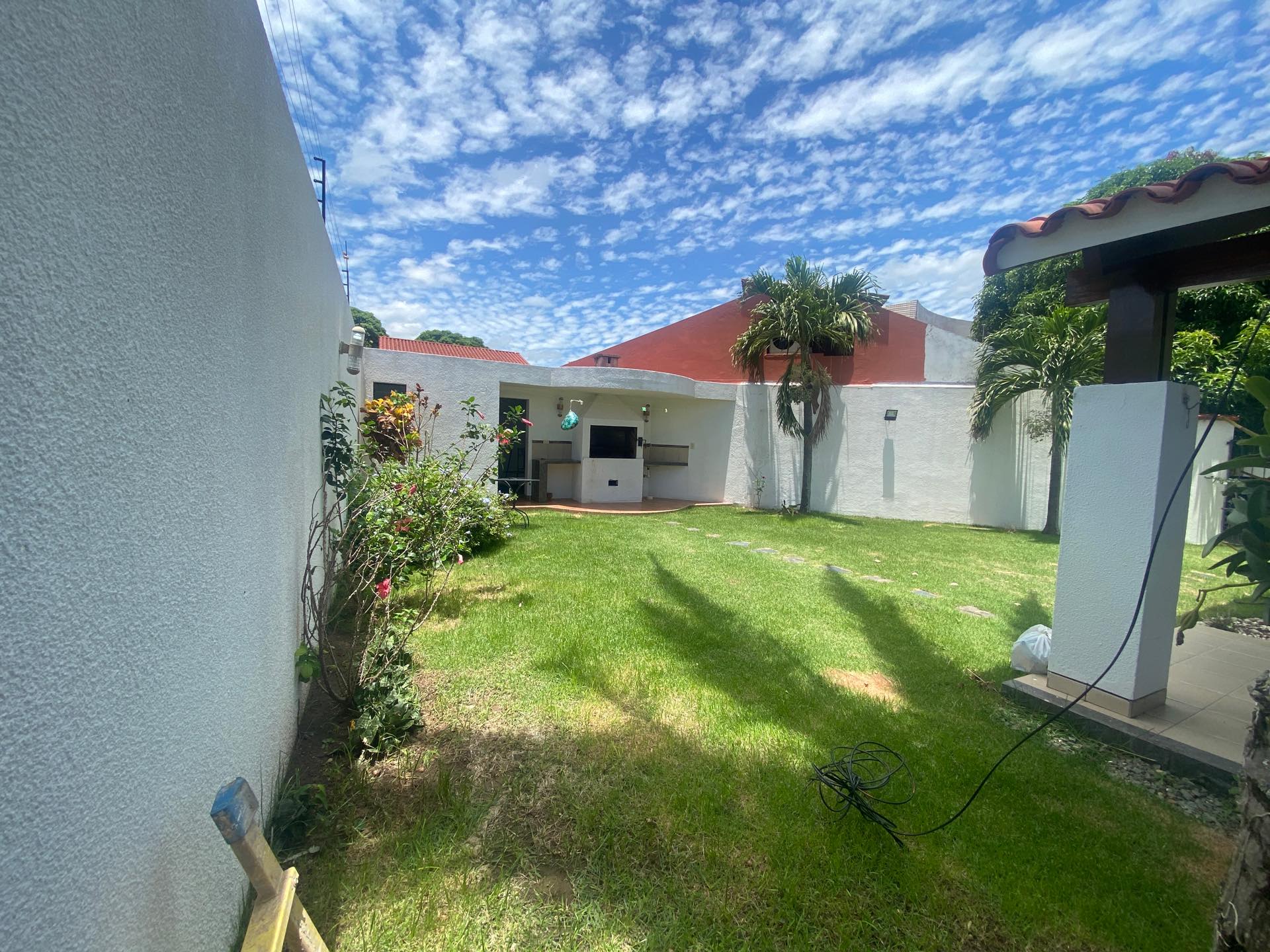 Casa en Entre 8vo y 9no anillo Norte en Santa Cruz de la Sierra 4 dormitorios 4 baños 2 parqueos Foto 5