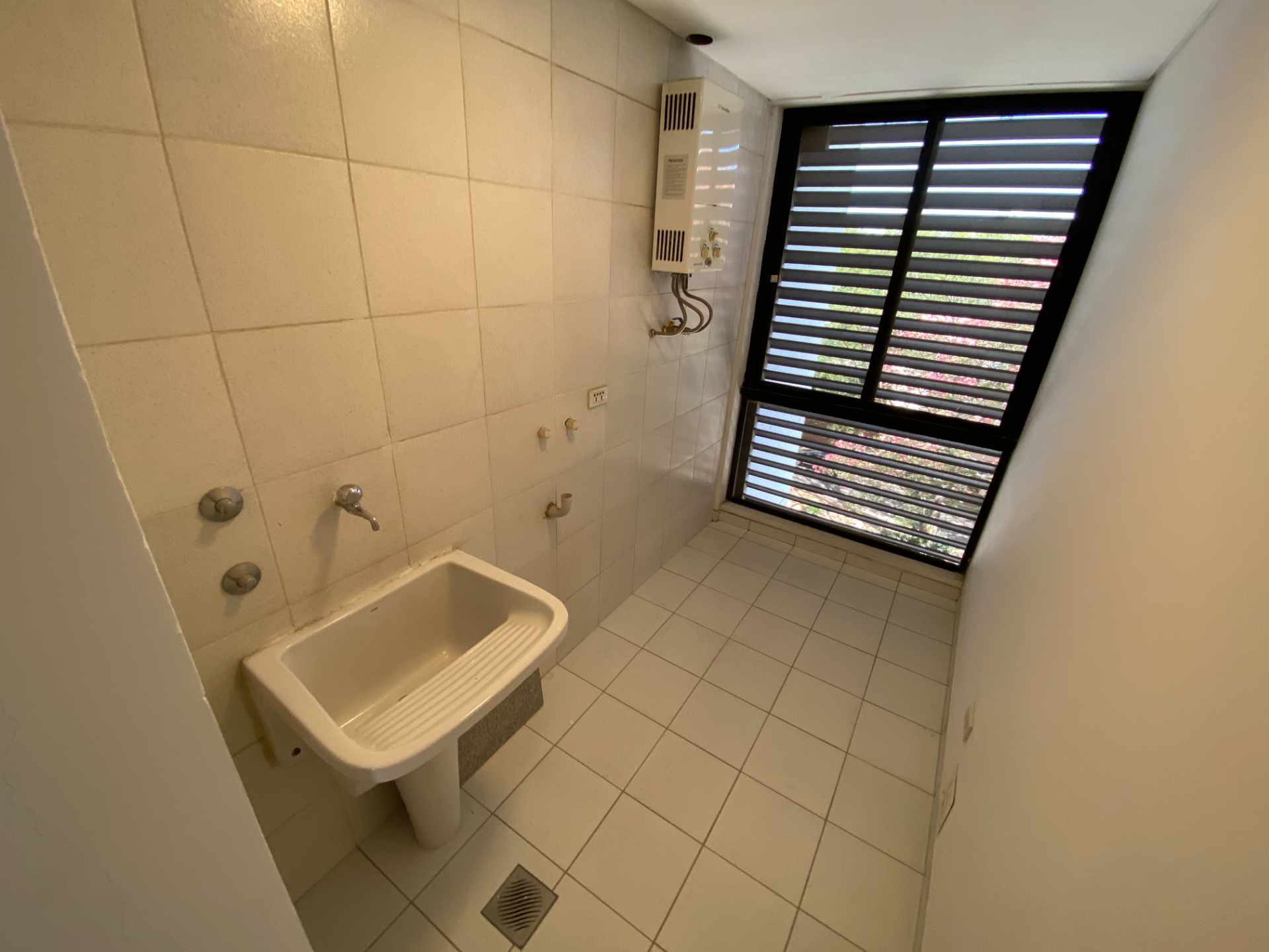 Departamento en Entre 1er y 2do anillo Sur en Santa Cruz de la Sierra 3 dormitorios 2 baños 1 parqueos Foto 13