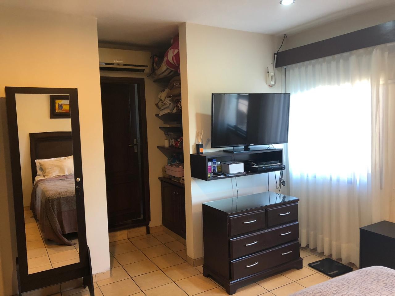 Casa en Entre 4to y 5to anillo Norte en Santa Cruz de la Sierra 3 dormitorios 3 baños 2 parqueos Foto 8