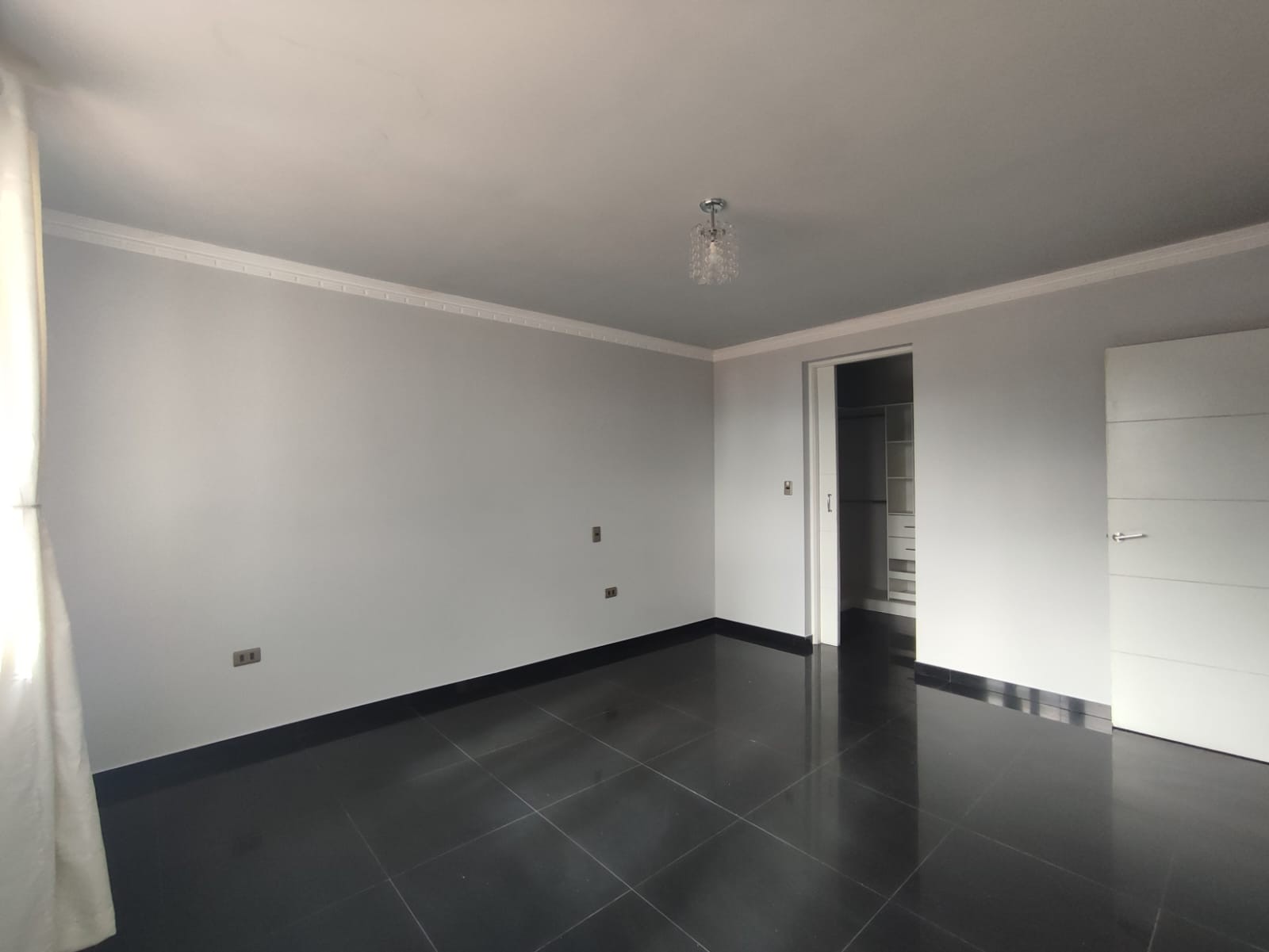 Casa en VentaAMANCAYAS 4 dormitorios 3 baños 4 parqueos Foto 1