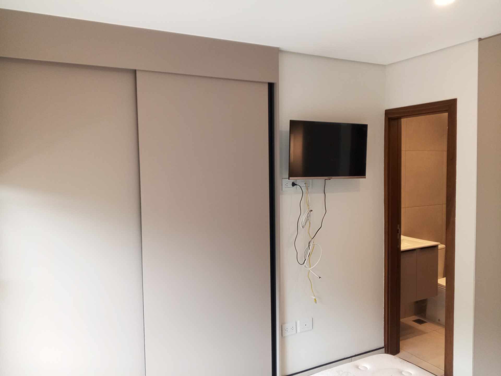 Departamento ALQUILO MONOAMBIENTE AMOBLADO EN CONDOMINIO STRATTO, Equipetrol Norte, 3er. y 4to. Anillo. Foto 7